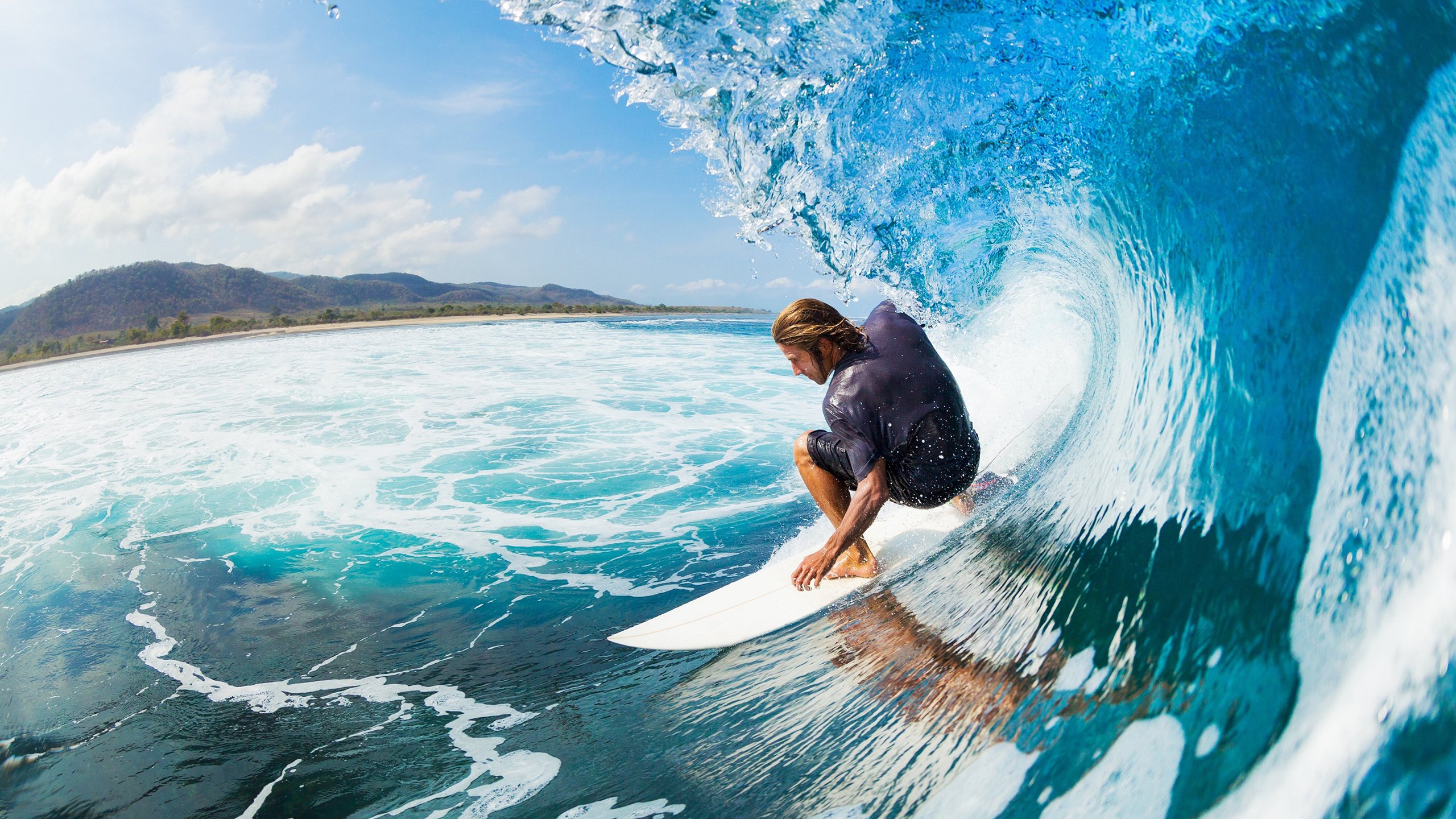 伊朗球员自带羊毛披肩登场，被赞“中东骑士”，伊朗国家队队服