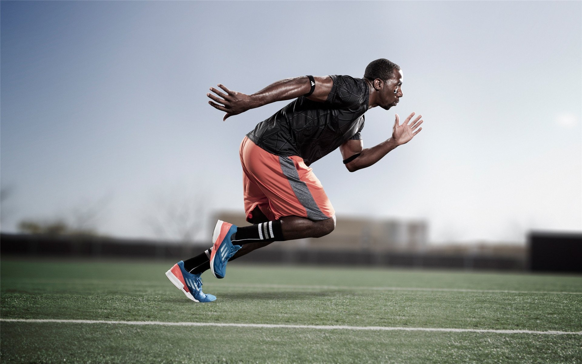 场上斗智:教练临场应变与战术调整解析,教练临场指挥些什么