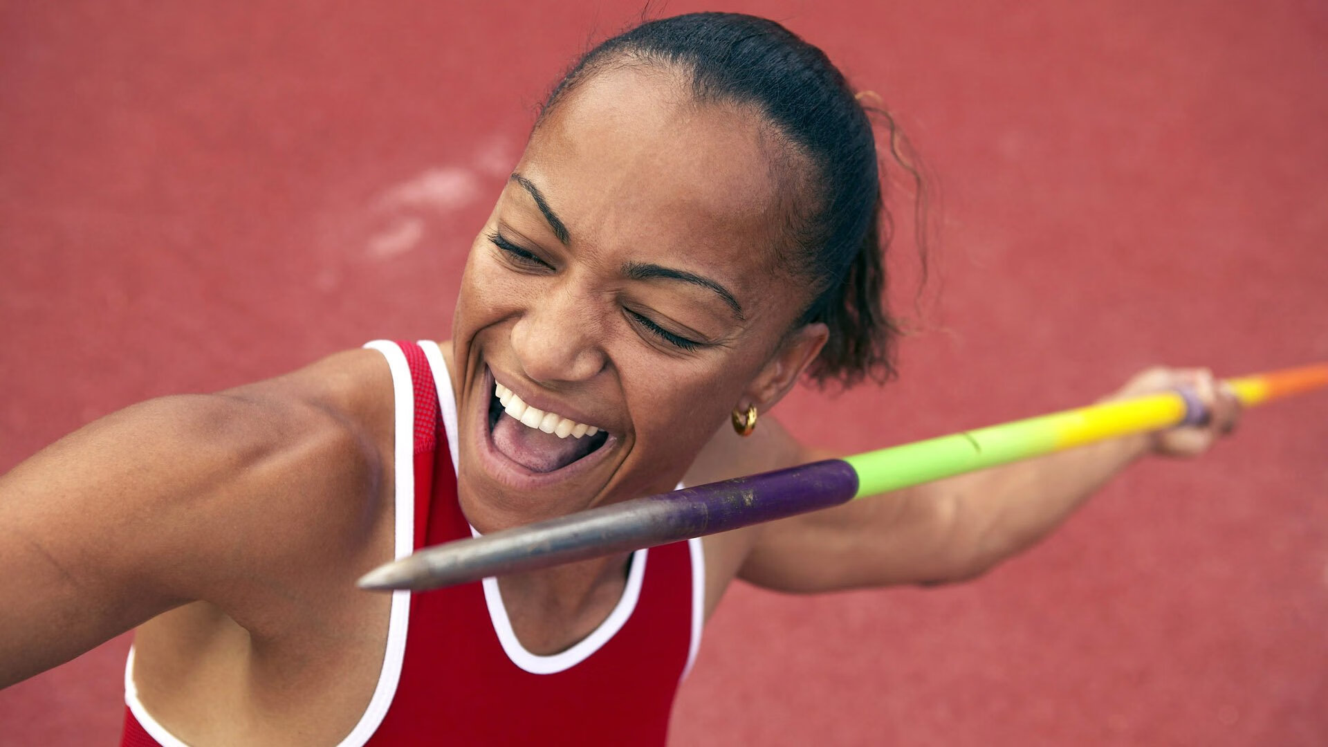 墨西哥骑手安德烈斯·阿兹卡拉加在巴黎奥运会上首次亮相,尽管未能晋级,但表现积极。