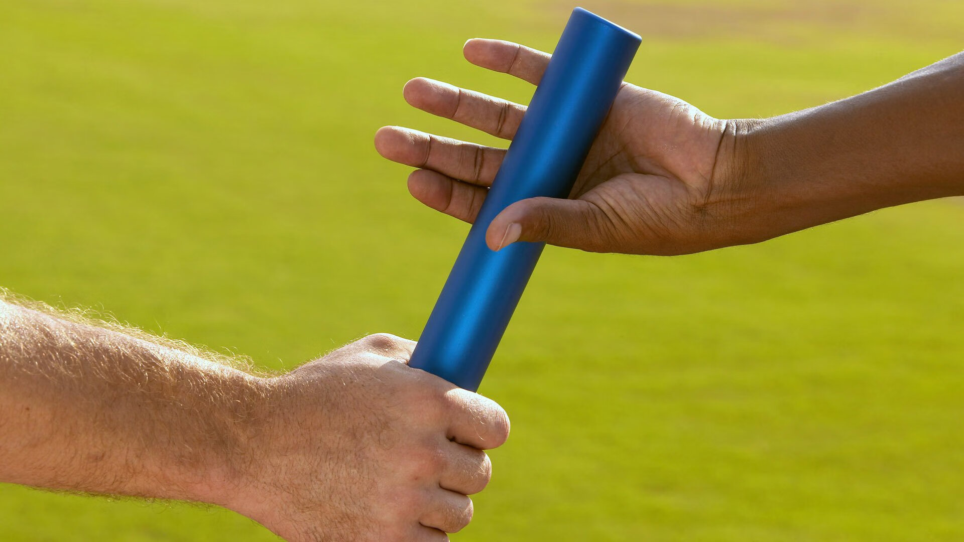 欧洲杯赛场上出现惊险一幕,球队全力争胜,欧洲杯赛场突发意外