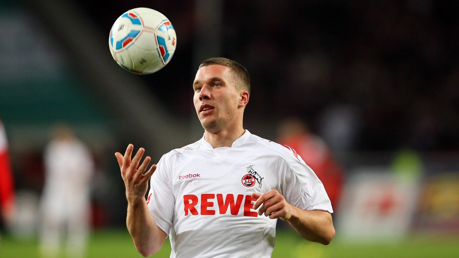 法国队遭遇惨败,欧预赛形势变得严峻,法国队2020欧预赛球衣图片